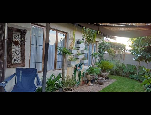 3 BEDROOM TOWNHOUSE FOR SALE IN VAALPARK